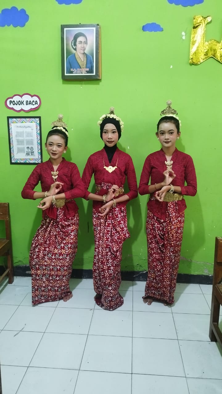 Penari Nawung Sekar